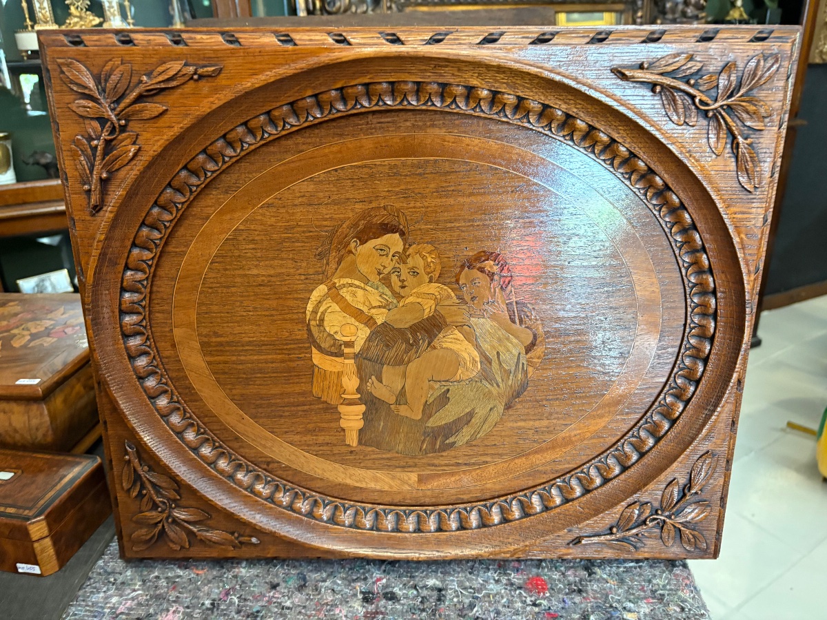 Panneau en chêne sculpté et marqueterie – Madonna della Seggiola d’après Raphaël