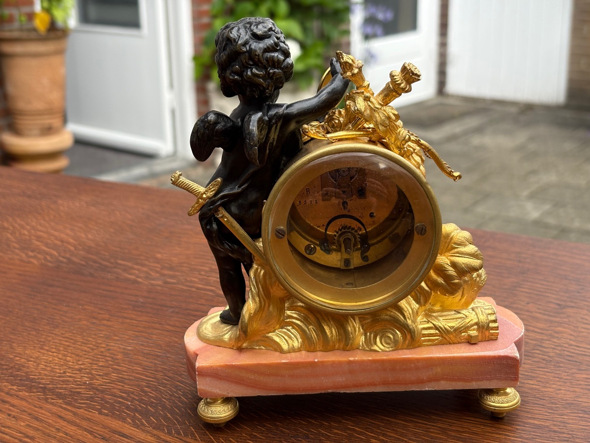 Pendulette française miniature – bronze doré et patiné au putto, vers 1880-photo-2