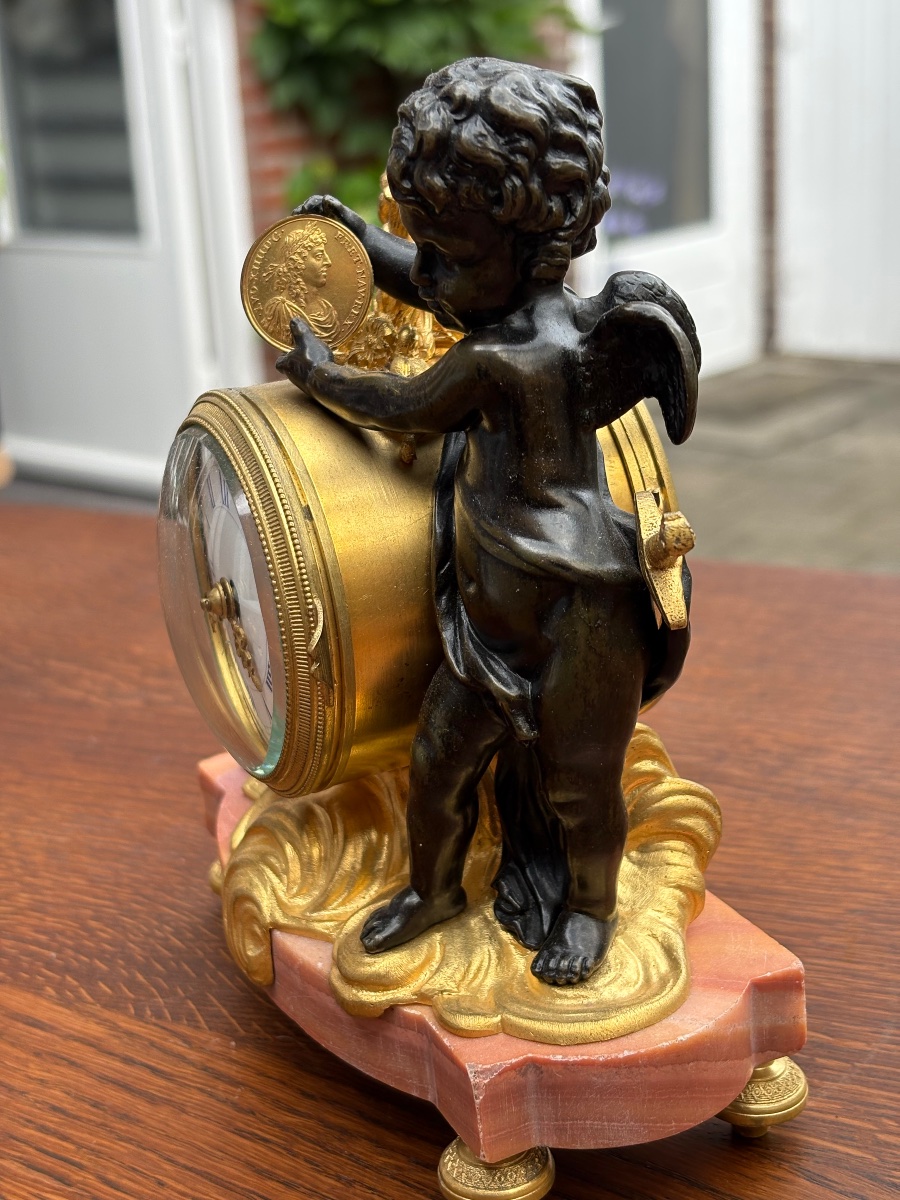 Pendulette française miniature – bronze doré et patiné au putto, vers 1880-photo-3