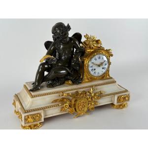 Pendule Amour en bronze sur marbre blanc, époque Napoléon III