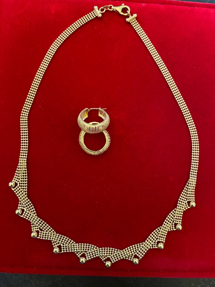 Parure collier et boucles d’oreilles en or jaune 18 carats (750/1000)