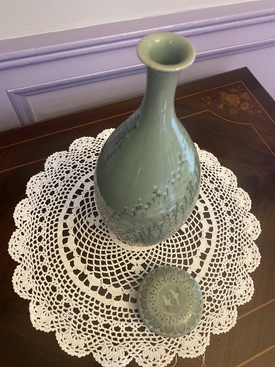 Antique Joseon Celadon - Bottle Vase And Matching Covered Box-photo-2
