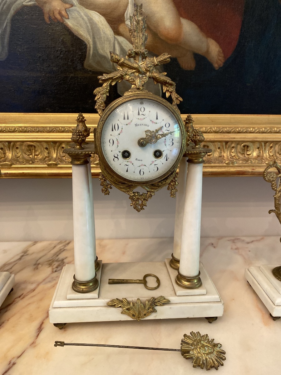 Importante Garniture De Cheminée Louis XVI En Marbre Blanc Et Bronze Doré – Mesnard Bordeaux-photo-2