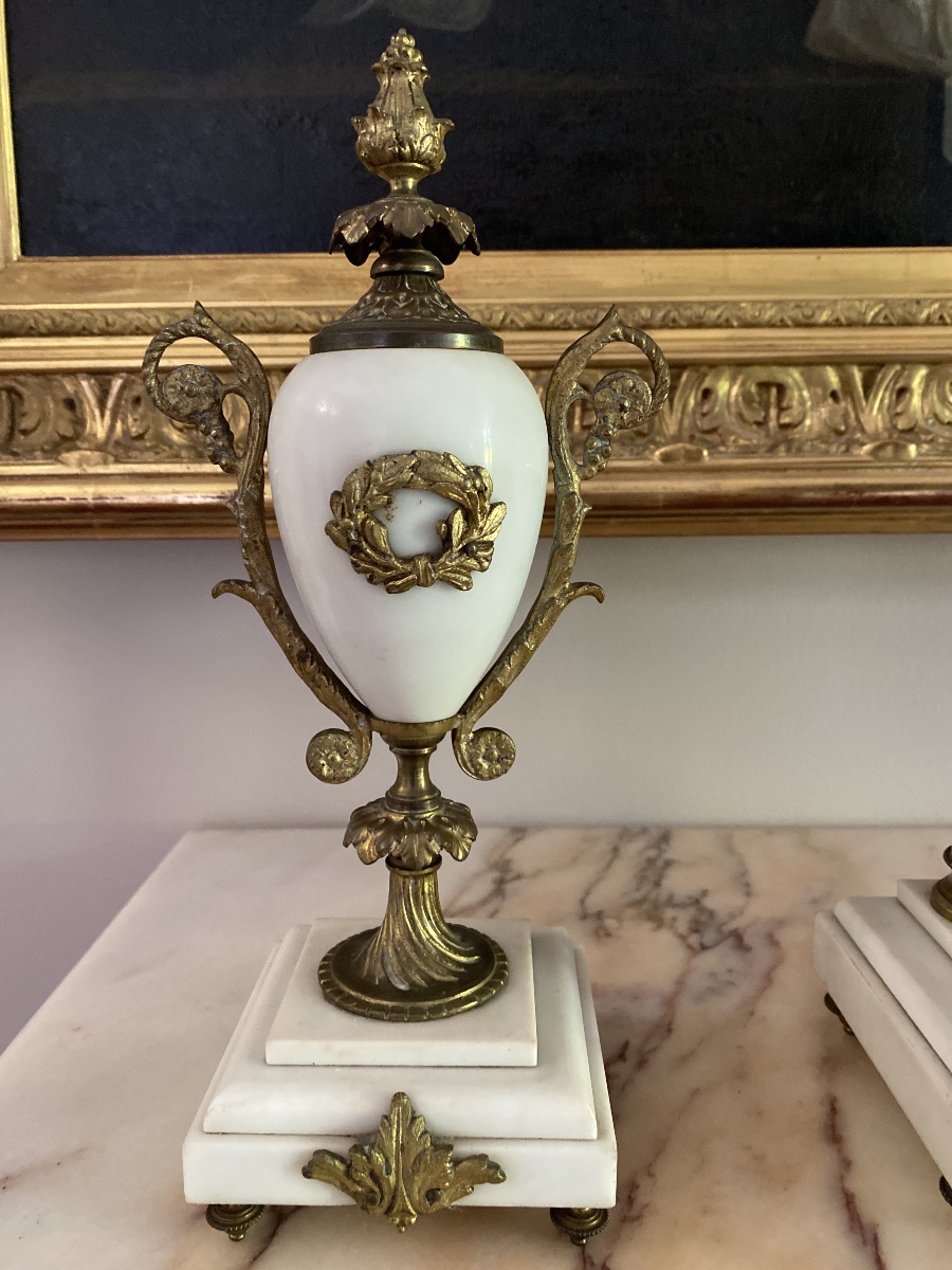 Importante Garniture De Cheminée Louis XVI En Marbre Blanc Et Bronze Doré – Mesnard Bordeaux-photo-4