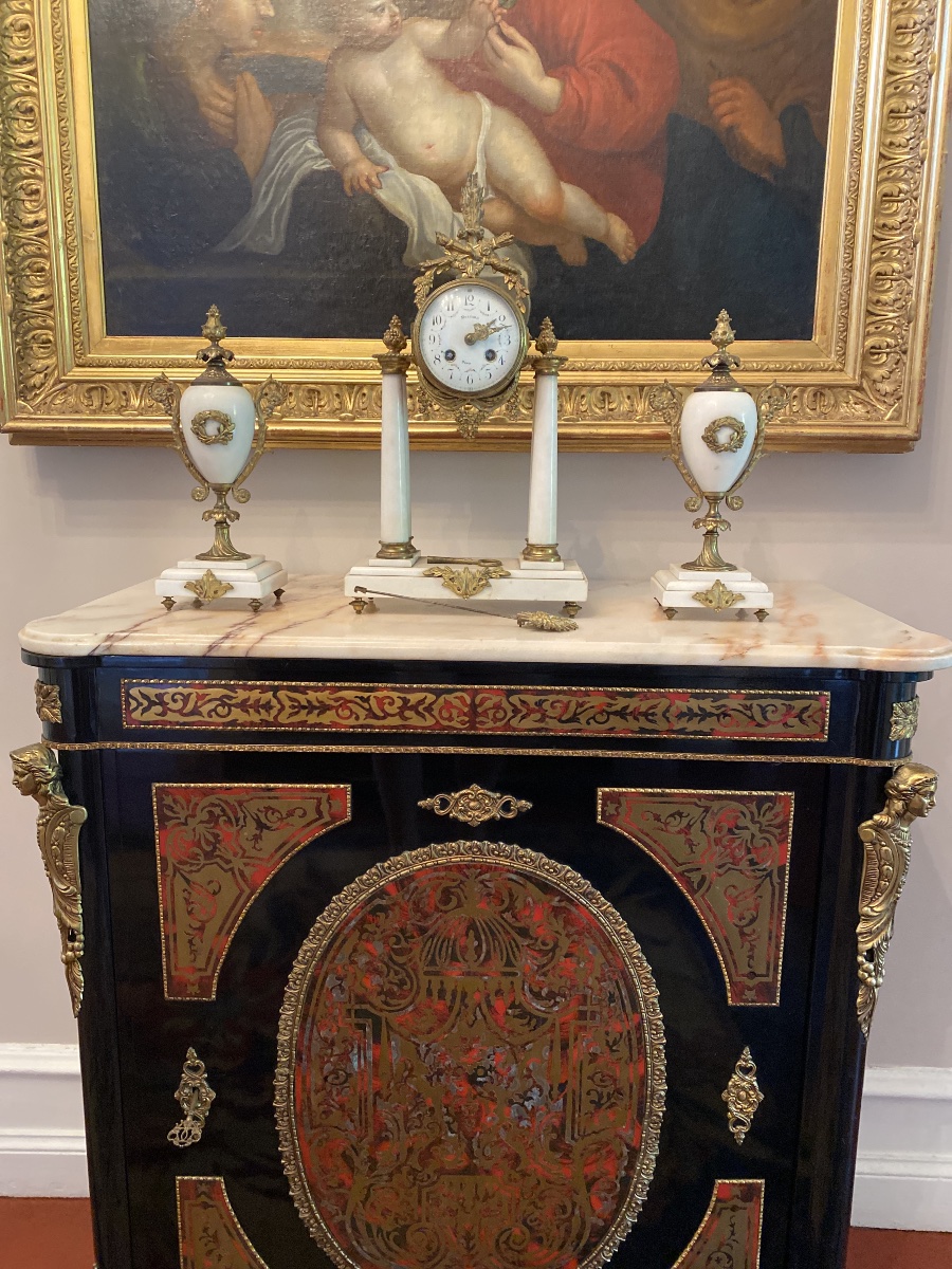 Importante Garniture De Cheminée Louis XVI En Marbre Blanc Et Bronze Doré – Mesnard Bordeaux