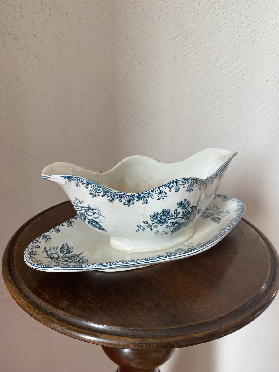 Suite de cinq pièces de service en faïence Terre de Fer L.G., décor floral bleu, fin XIXe siècl-photo-3