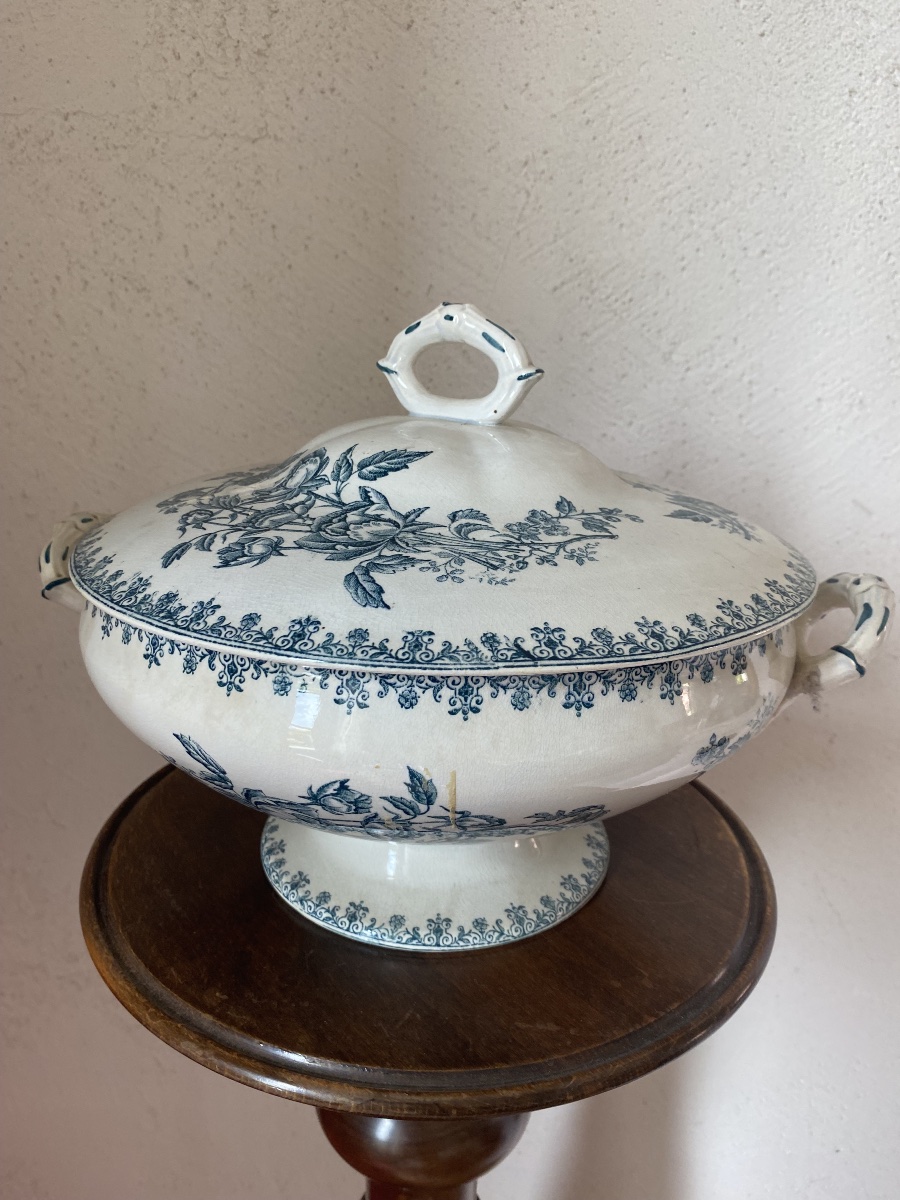 Suite de cinq pièces de service en faïence Terre de Fer L.G., décor floral bleu, fin XIXe siècl-photo-8