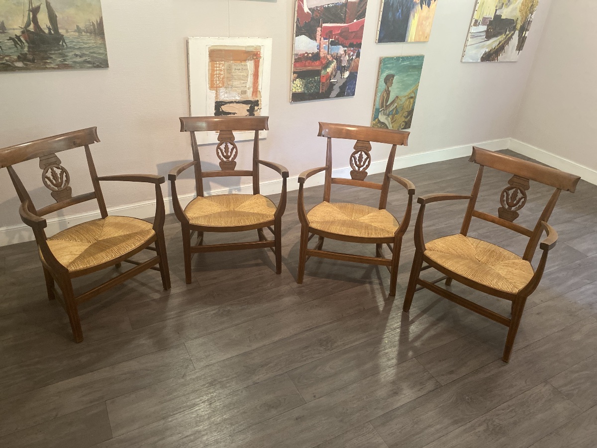 Suite de quatre fauteuils de style Directoire en merisier massif – France, vers 1950