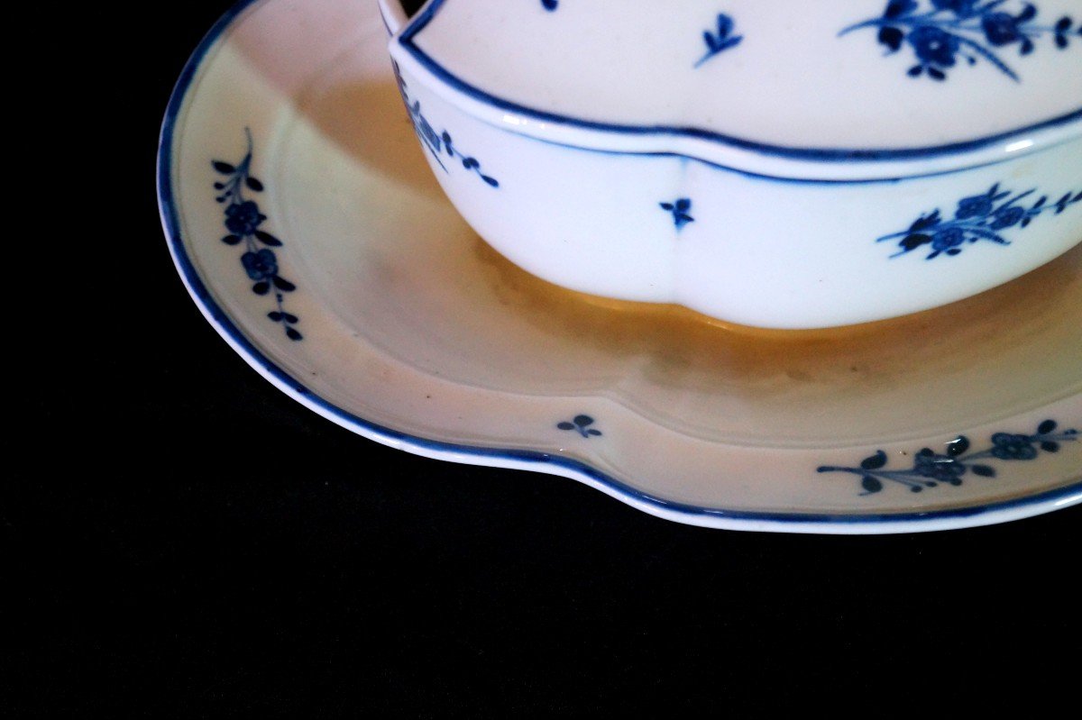 Saucière En Porcelaine d'Arras XVIIIe-photo-1