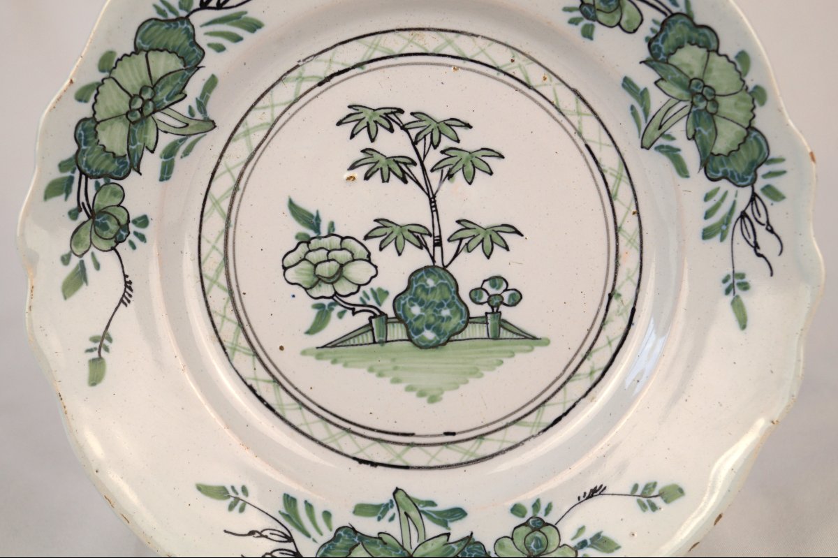 Assiette en faïence de Saint-Amand - époque XVIIIe siècle-photo-2