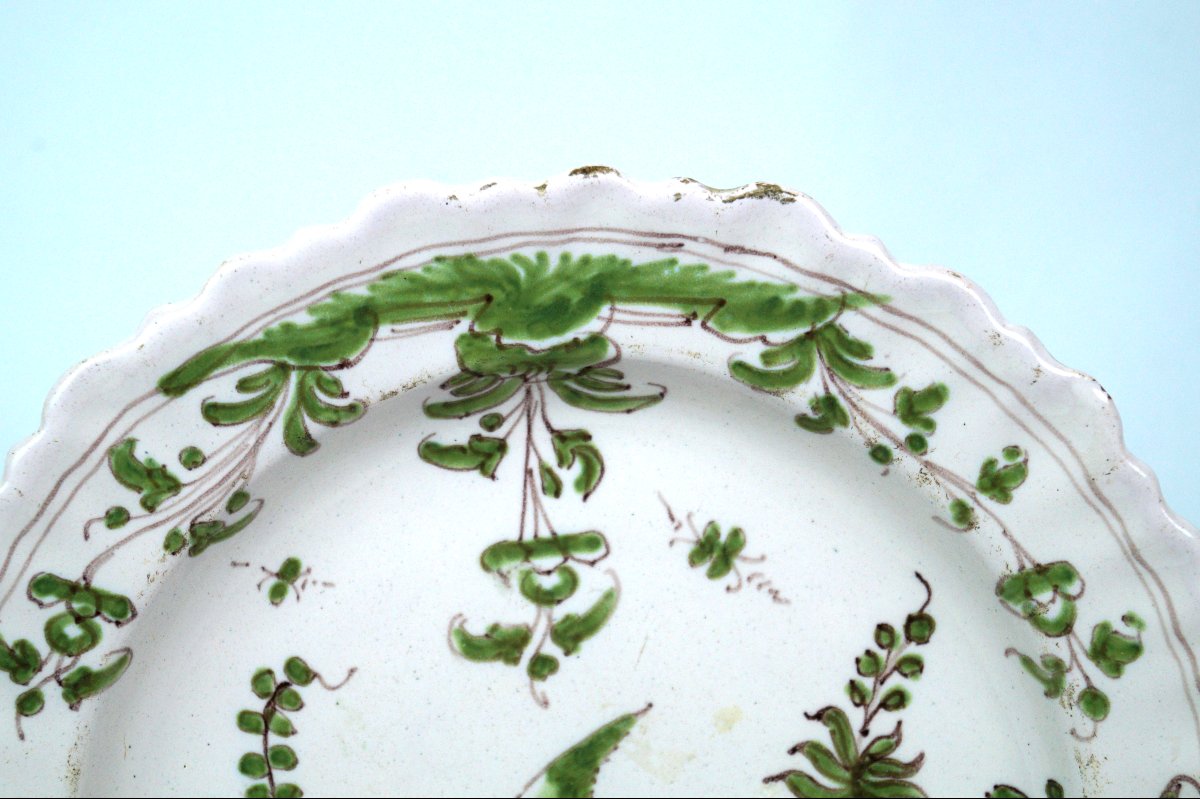 Assiette en faïence de Moustiers - époque XVIIIe siècle-photo-2