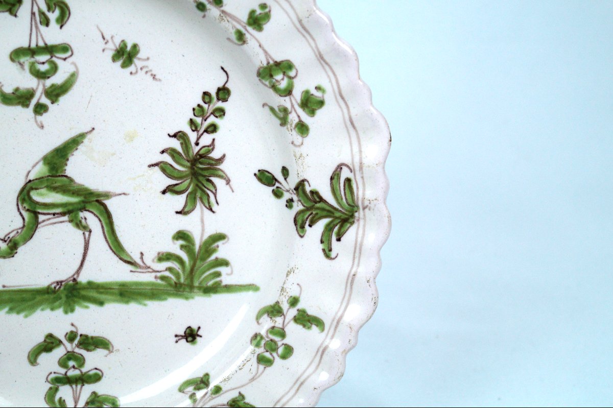 Assiette en faïence de Moustiers - époque XVIIIe siècle-photo-3