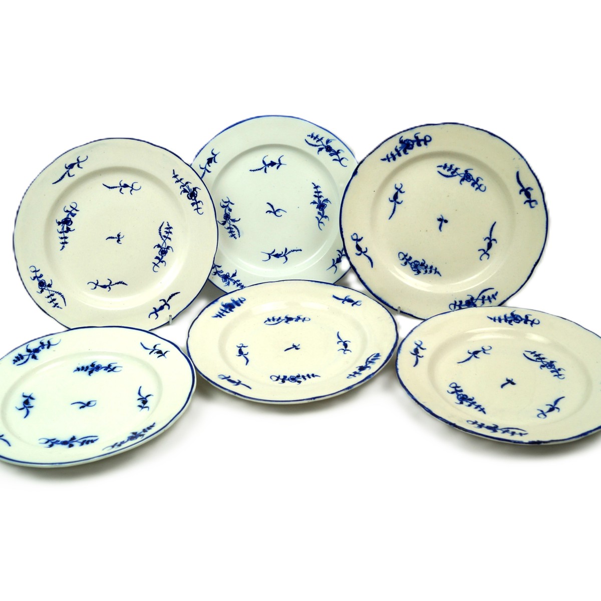 Six assiettes en porcelaine de Chantilly - XVIIIe