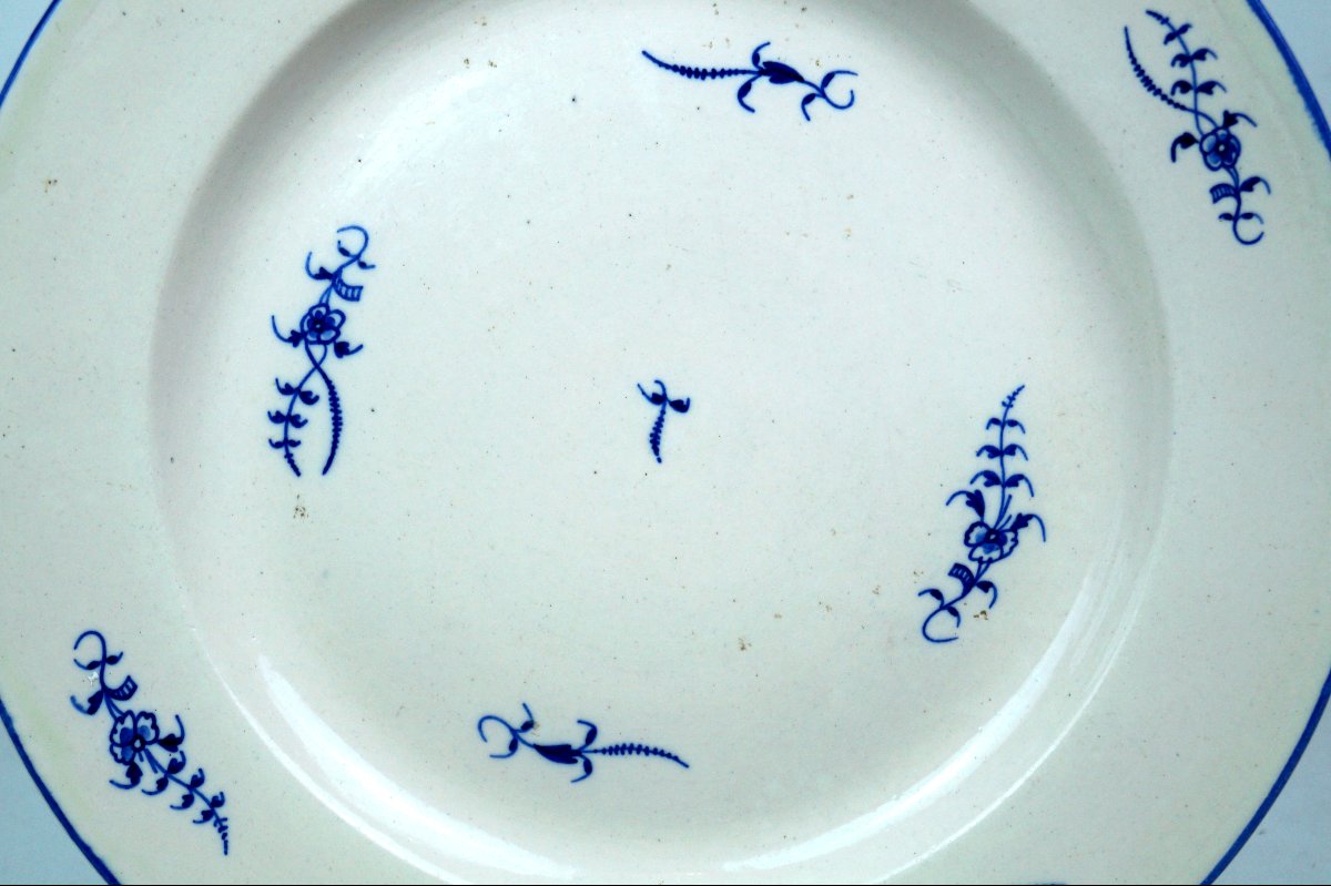 Round Chantilly Porcelain Dish - 18th Century-photo-2