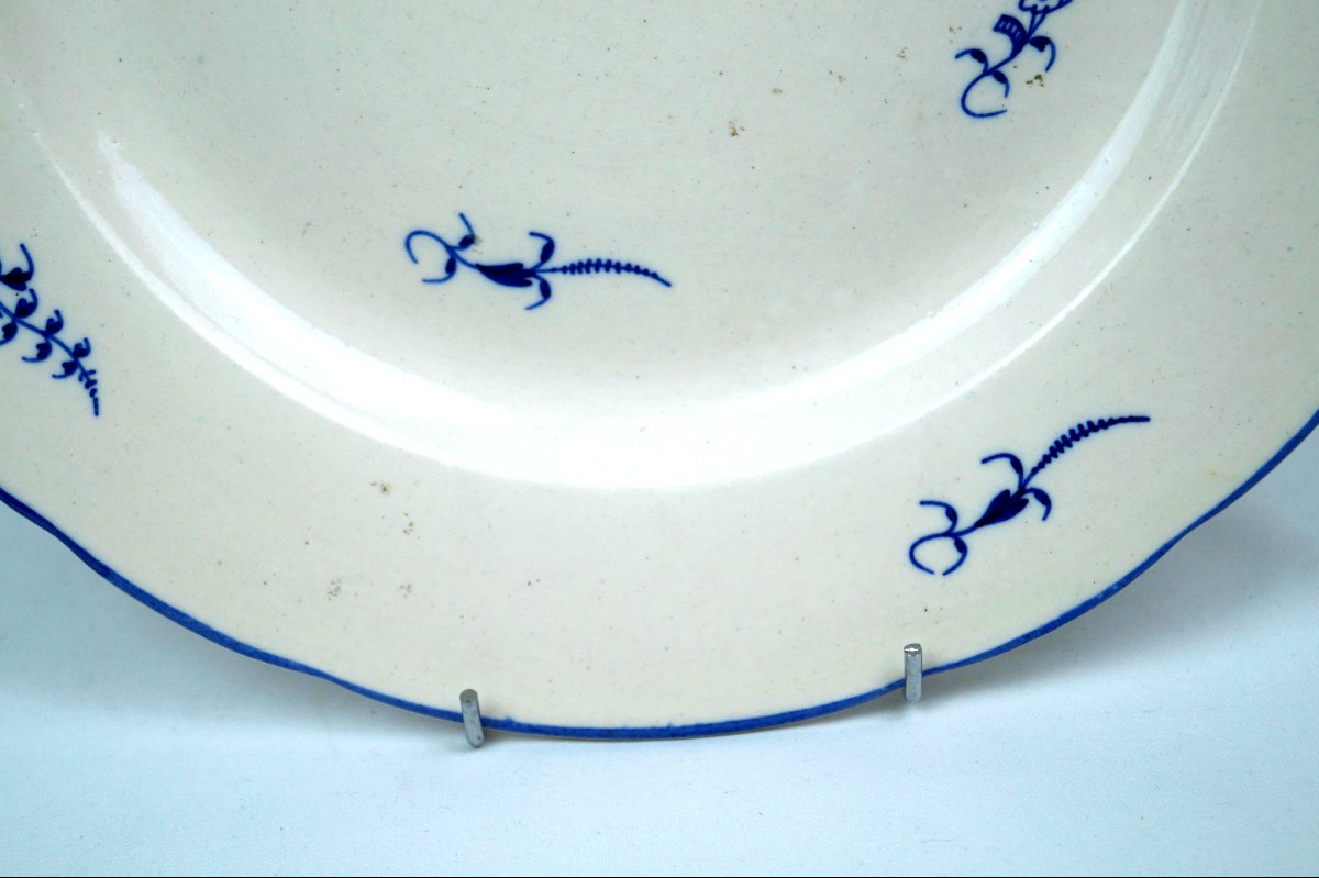 Round Chantilly Porcelain Dish - 18th Century-photo-1