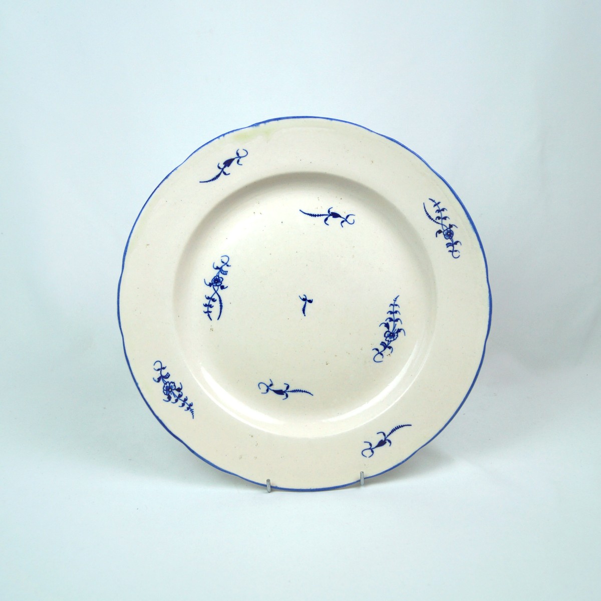 Round Chantilly Porcelain Dish - 18th Century