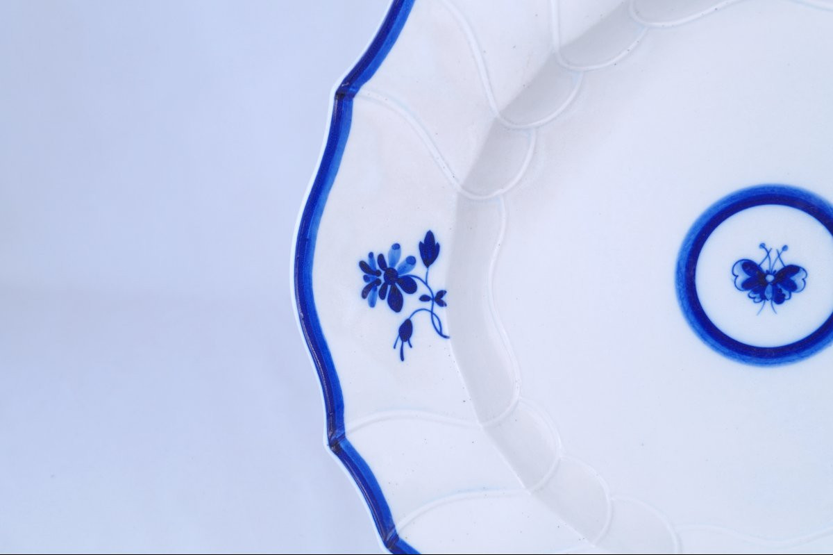 Grand plat en porcelaine de Tournai - XVIIIe-photo-1