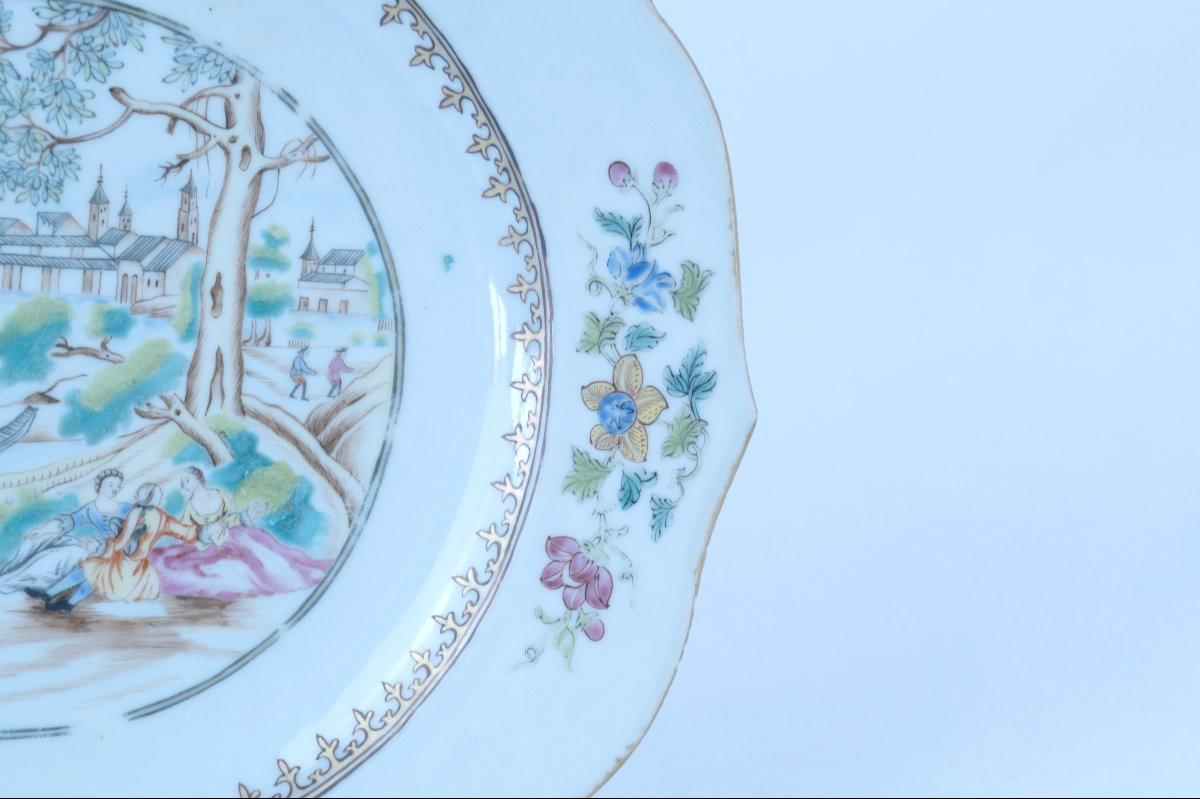 Assiette en porcelaine de Chine , famille rose, scène européenne portuaire, Qianlong, XVIIIe -photo-4