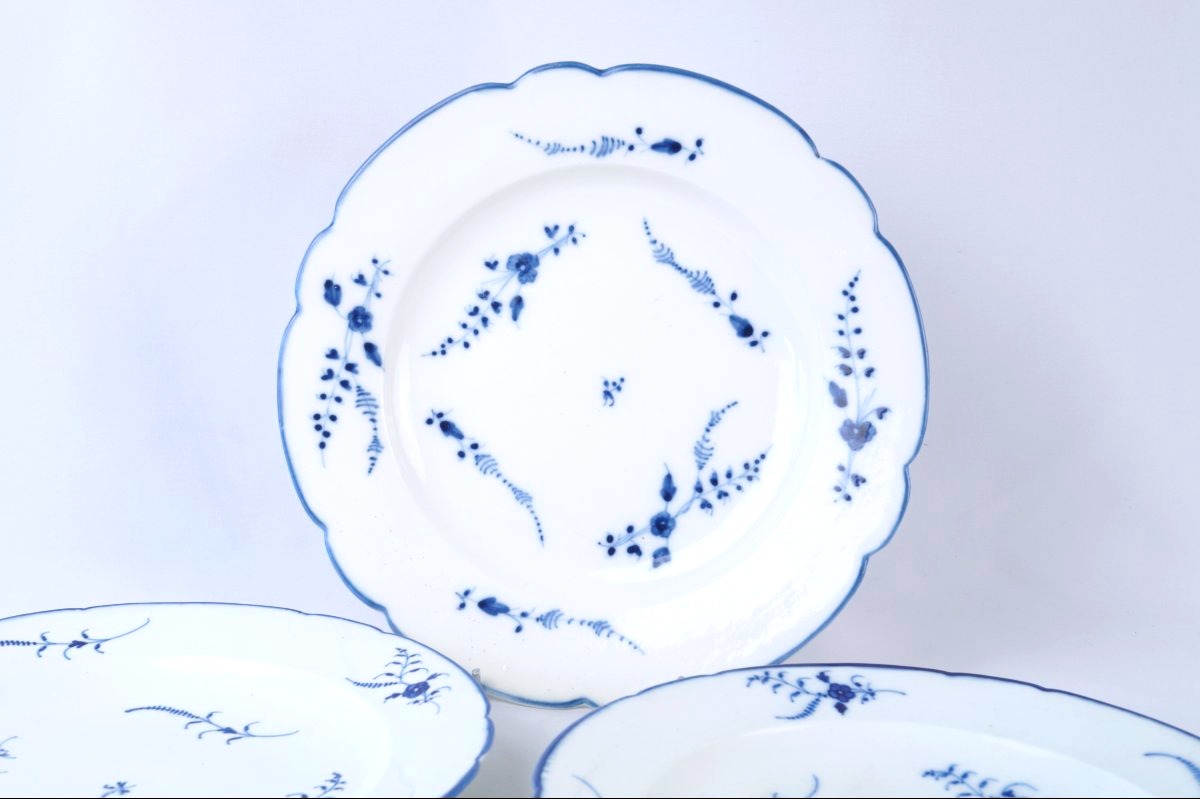 Three Chantilly Porcelain Plates—18th Century-photo-2