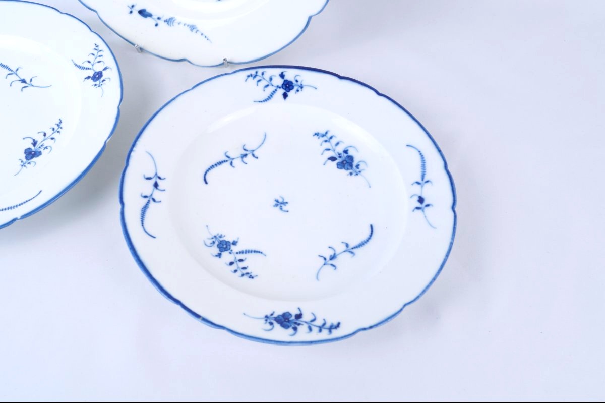 Three Chantilly Porcelain Plates—18th Century-photo-3