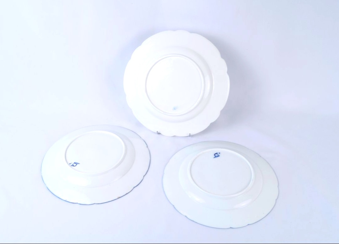 Three Chantilly Porcelain Plates—18th Century-photo-1