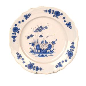 Plat en faïence de Saint-Amand - époque XVIIIe siècle
