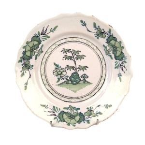 Assiette en faïence de Saint-Amand - époque XVIIIe siècle