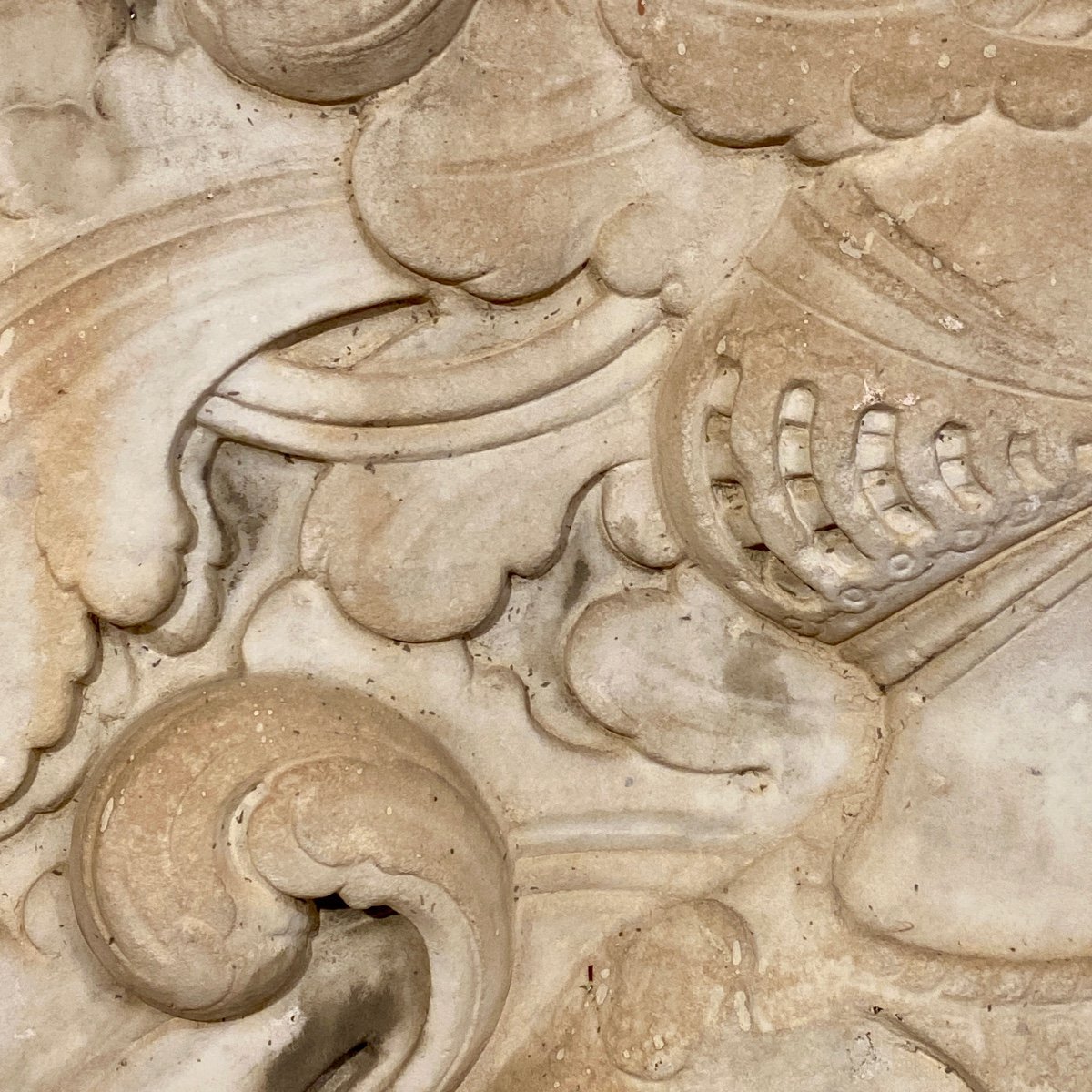 Pierre Sculptée D’un Grand Blason Contal Du 17ème Siècle -photo-2