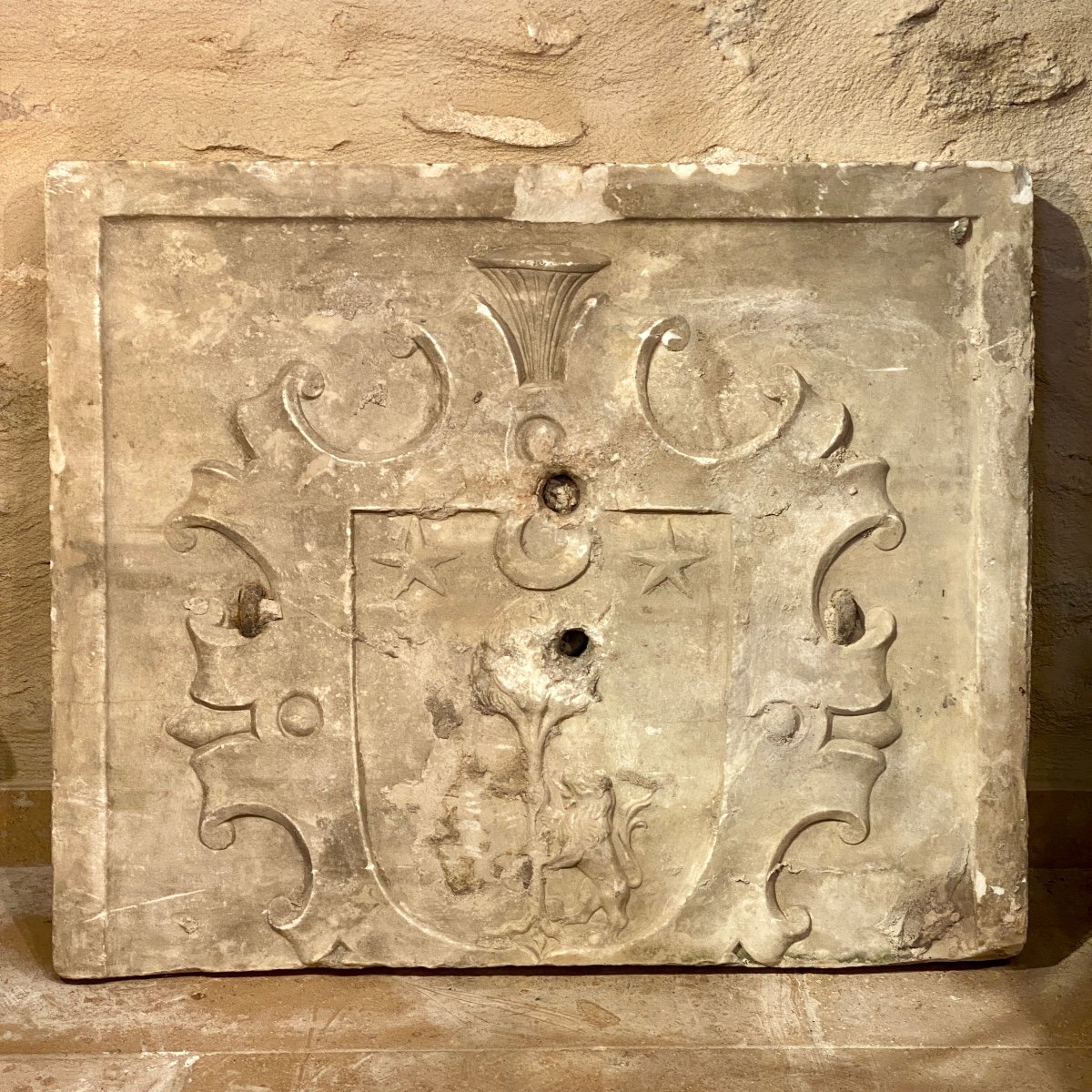 Pierre Sculptée D’un Grand Blason Contal Du 17ème Siècle -photo-3