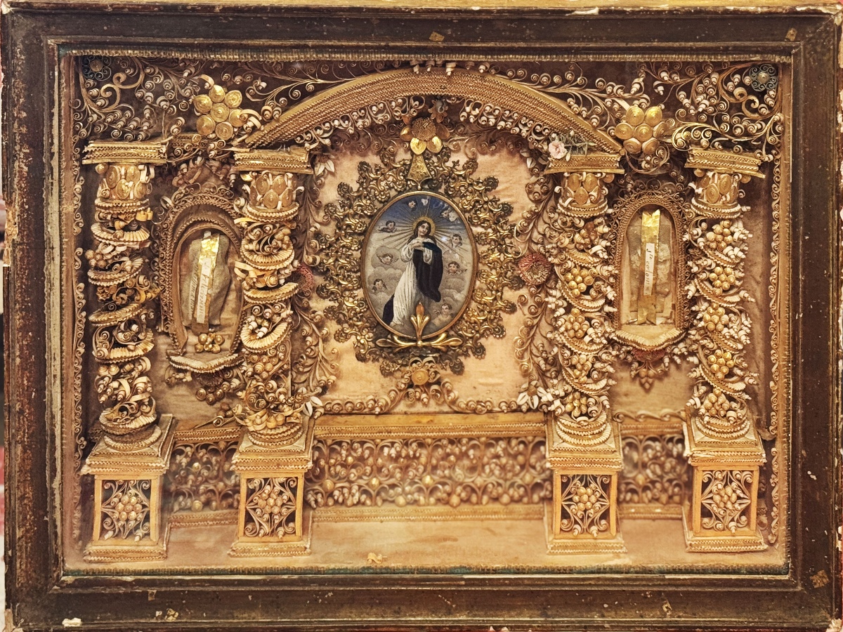 Paperolle religieuse avec reliques – XVIIIe siècle