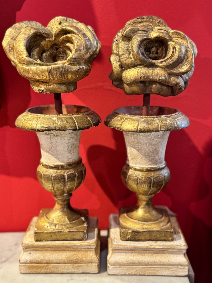 Pair Of Small Medici Figures In Carved, Gilded And Polychrome Wood, 18th Century