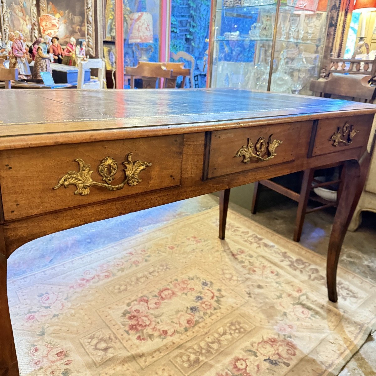 Grand bureau plat en noyer Louis XV-photo-3