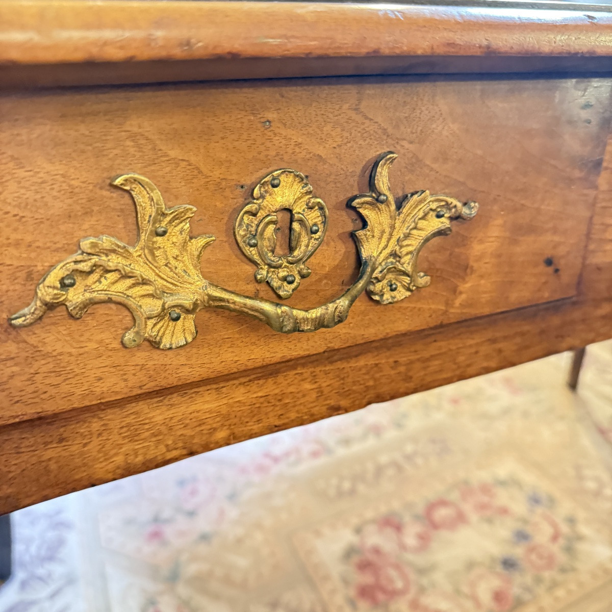 Grand bureau plat en noyer Louis XV-photo-4