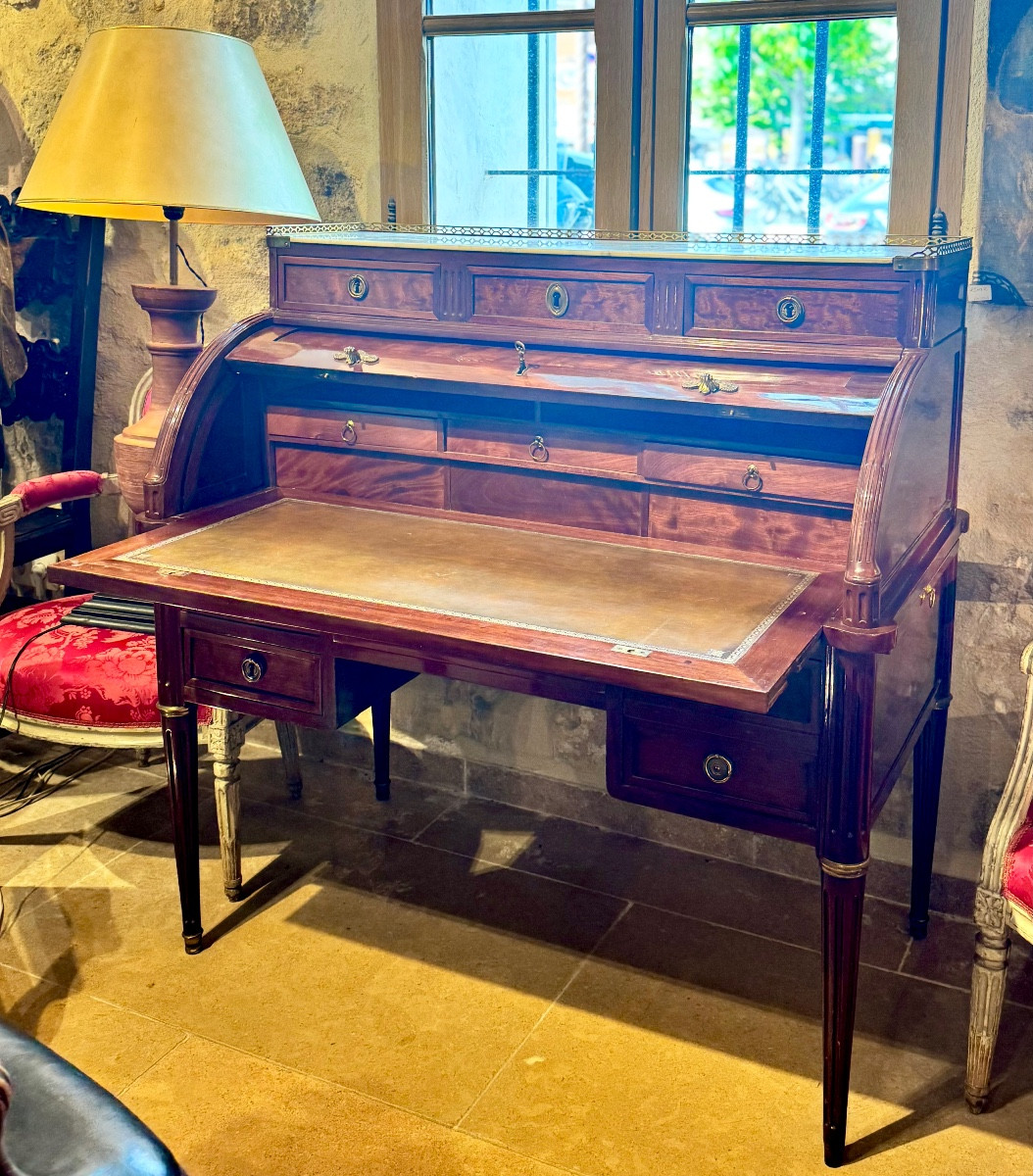 Bureau à cylindre Louis XVI estampillé F. REIZELL – Paris, fin du XVIIIᵉ siècle