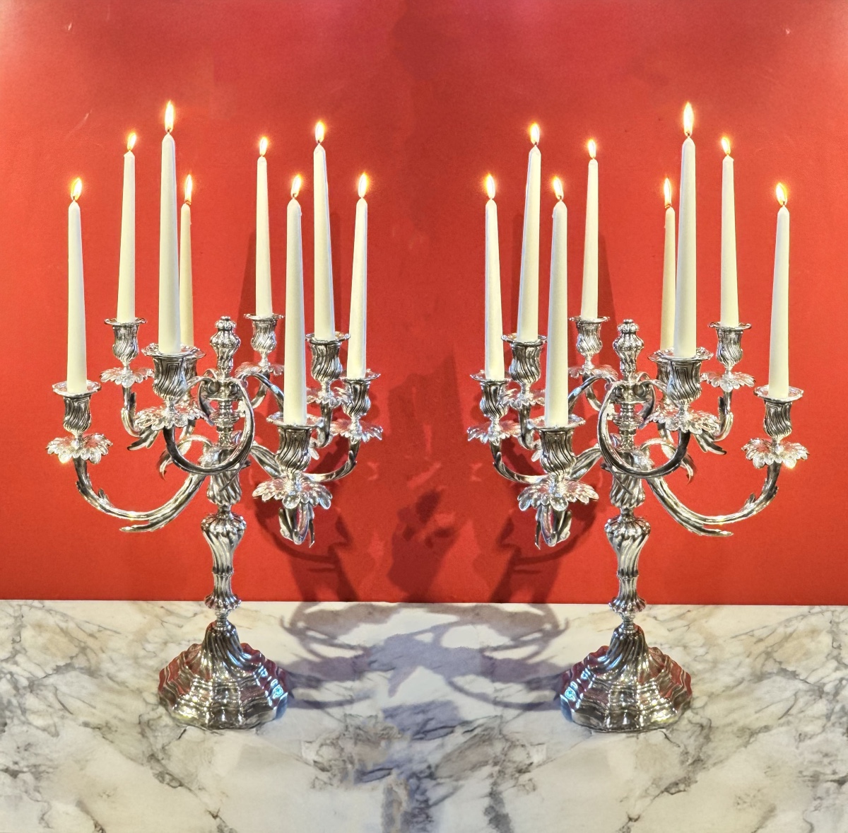 Paire de candélabres en bronze argenté – XIXᵉ siècle