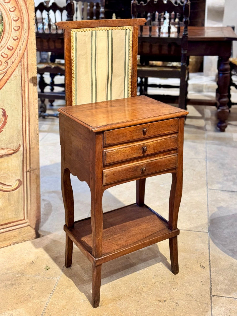 Petite table à écran en noyer, style Louis XV