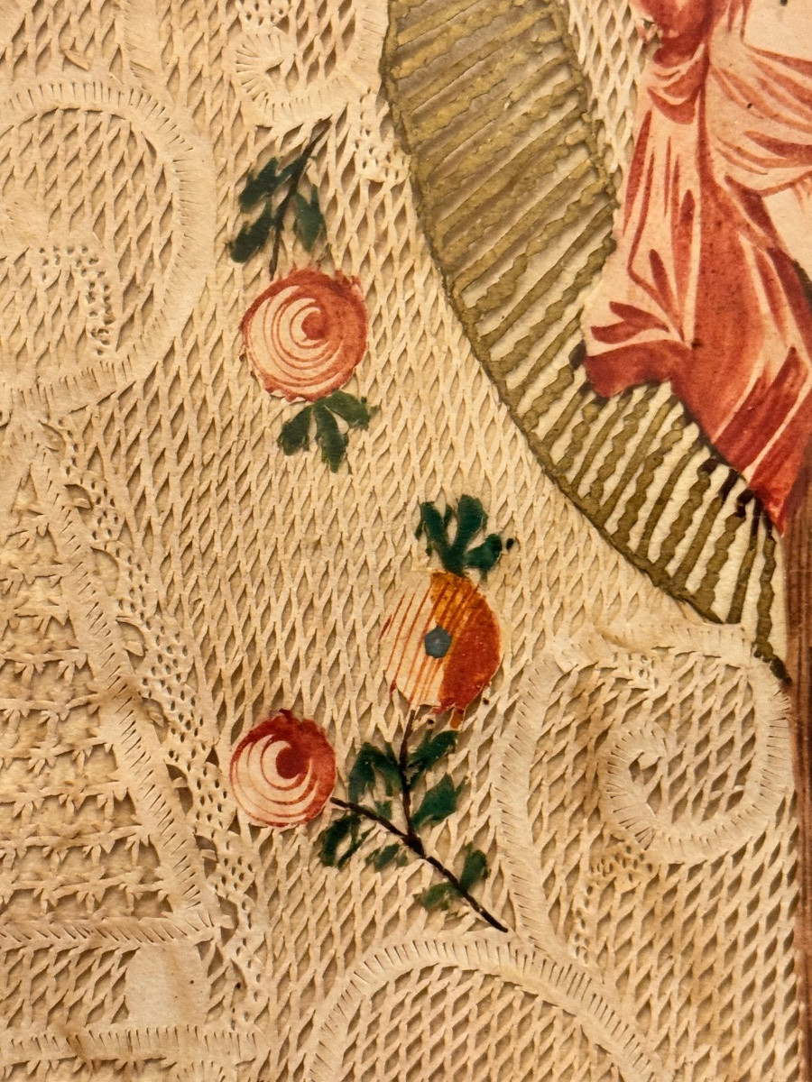 Petit canivet du XVIIIᵉ siècle – Christ en croix aquarellé et dentelle de papier-photo-4
