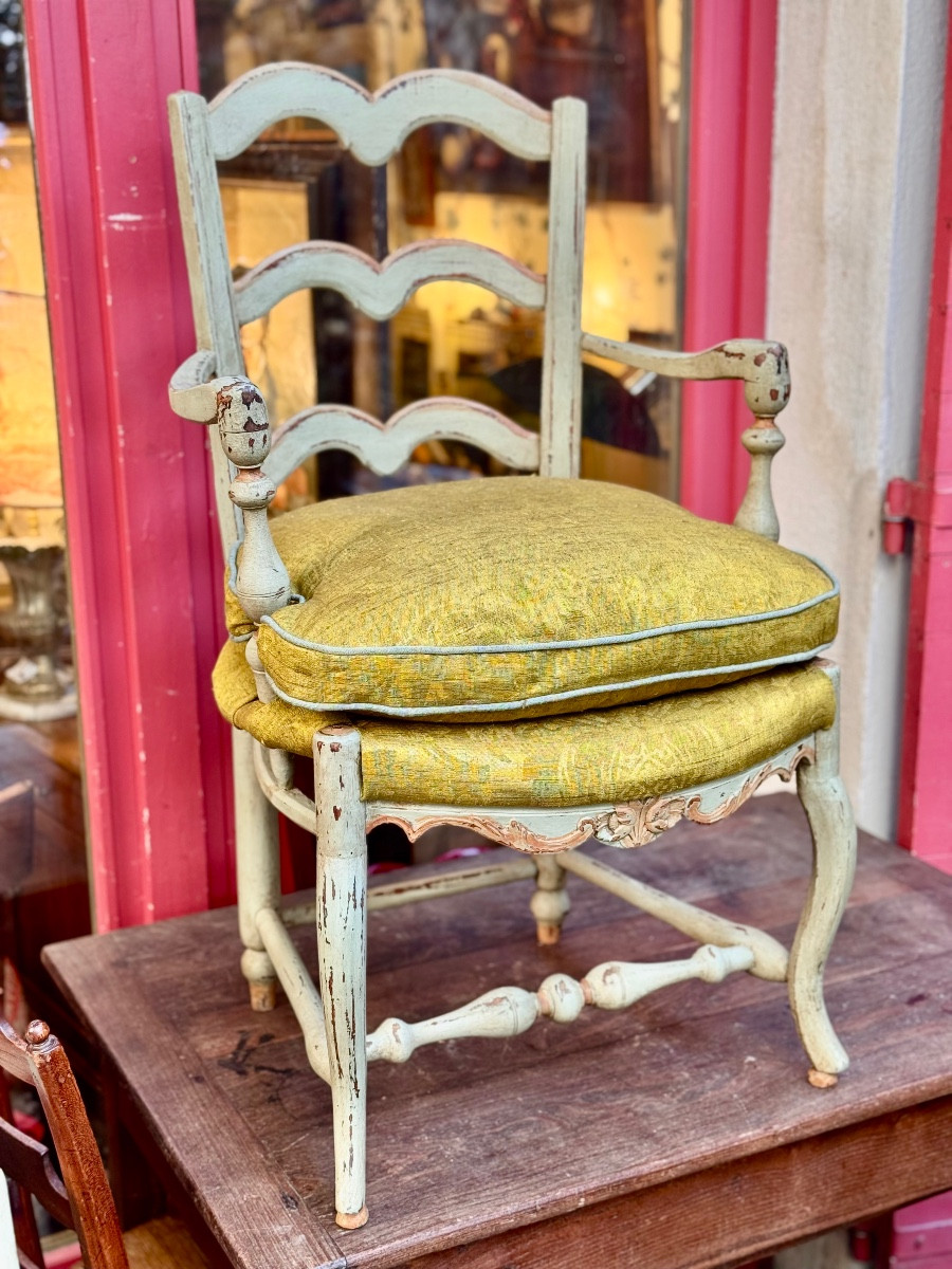 Petit fauteuil provençal Louis XV, bois laqué, XVIIIᵉ siècle