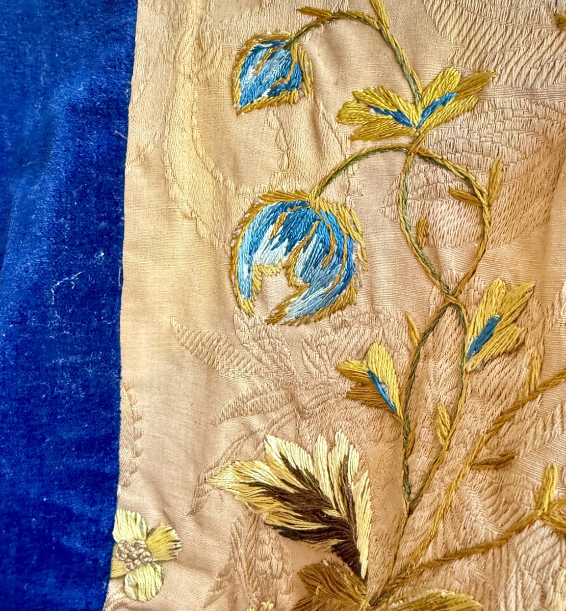 Panneau brodé en soie et velours de soie, XIXᵉ siècle-photo-1