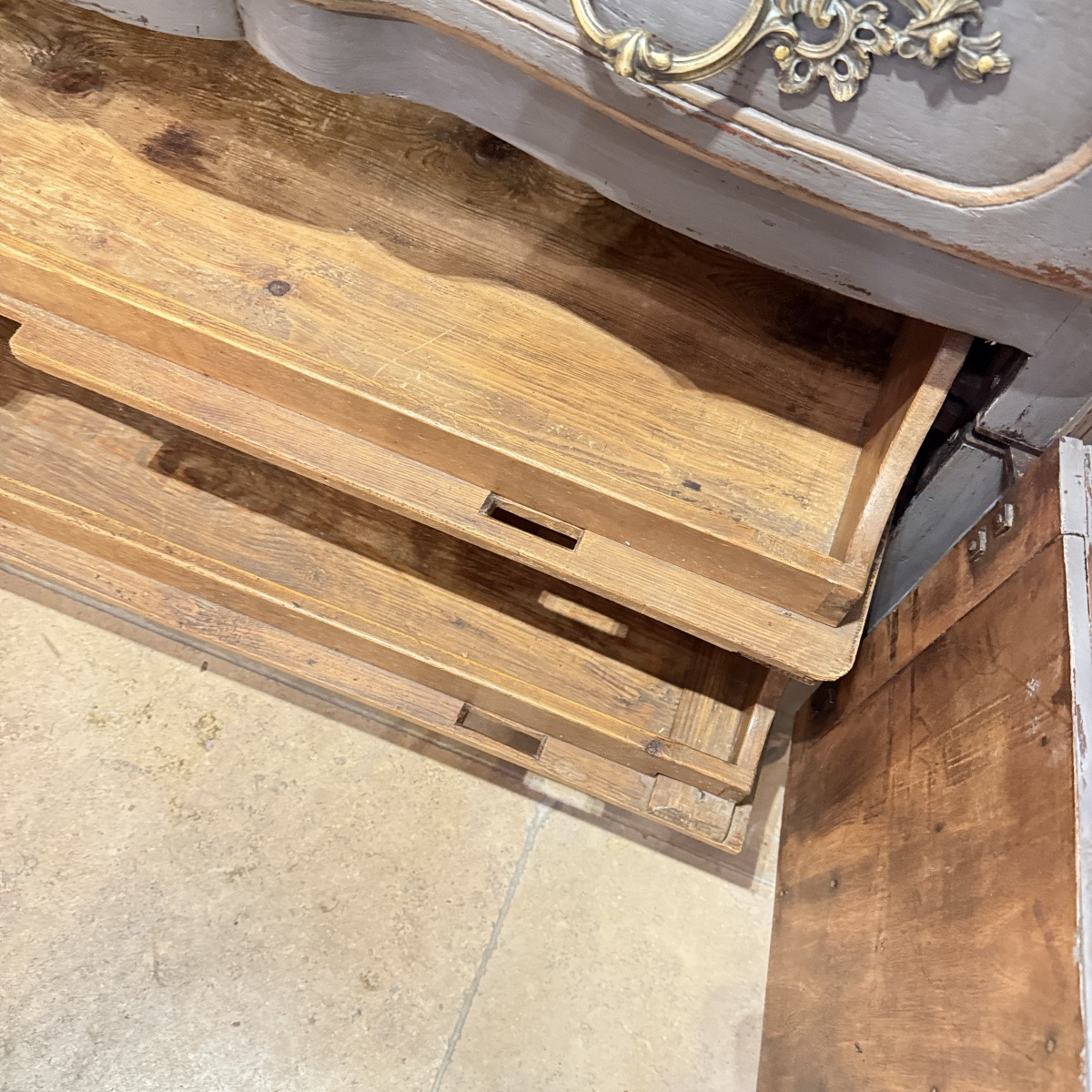 18th-century Painted Wooden Serpentine Commode – Formerly Converted Into A Cabinet With Doors-photo-5