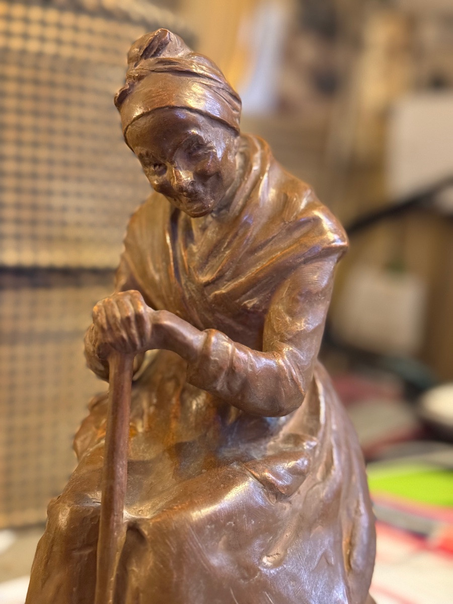 Arlésienne en terre cuite patinée, signée D. Saint René-photo-2