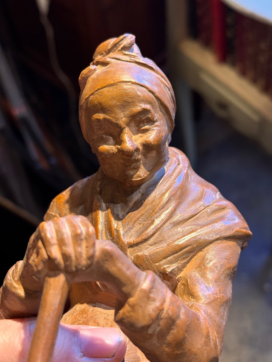 Arlésienne en terre cuite patinée, signée D. Saint René-photo-1