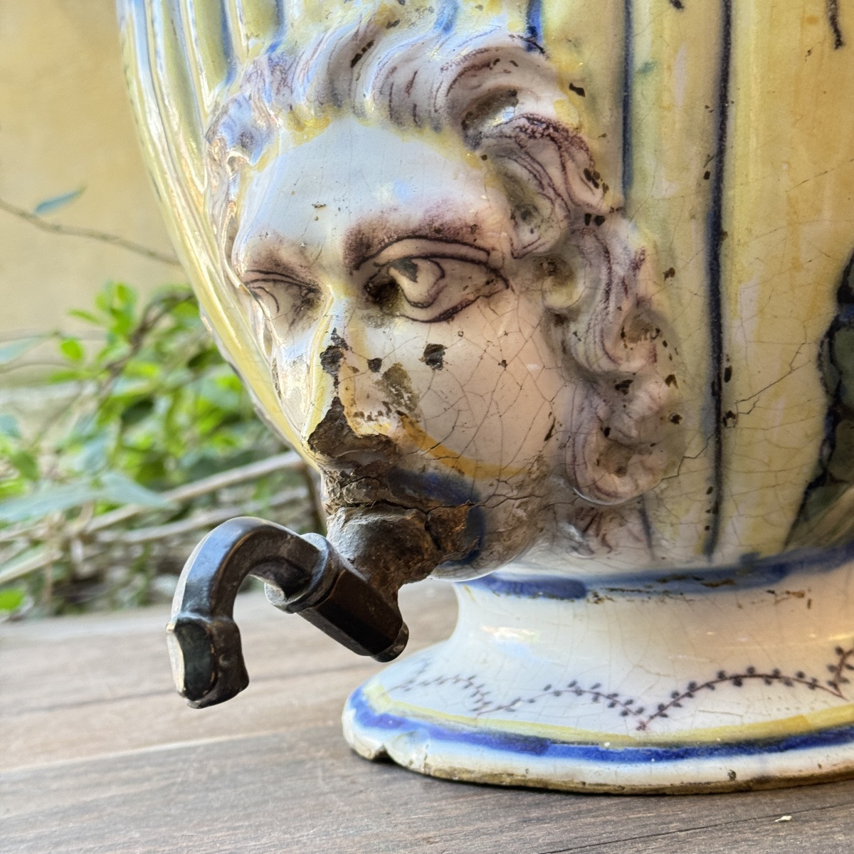 Fontaine murale en faïence polychrome, décor rocaille au mascaron – XVIIIe siècle-photo-3