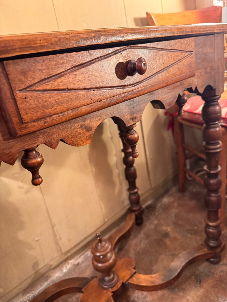 17th-century Walnut Table, Turned Base And Stretcher-photo-2