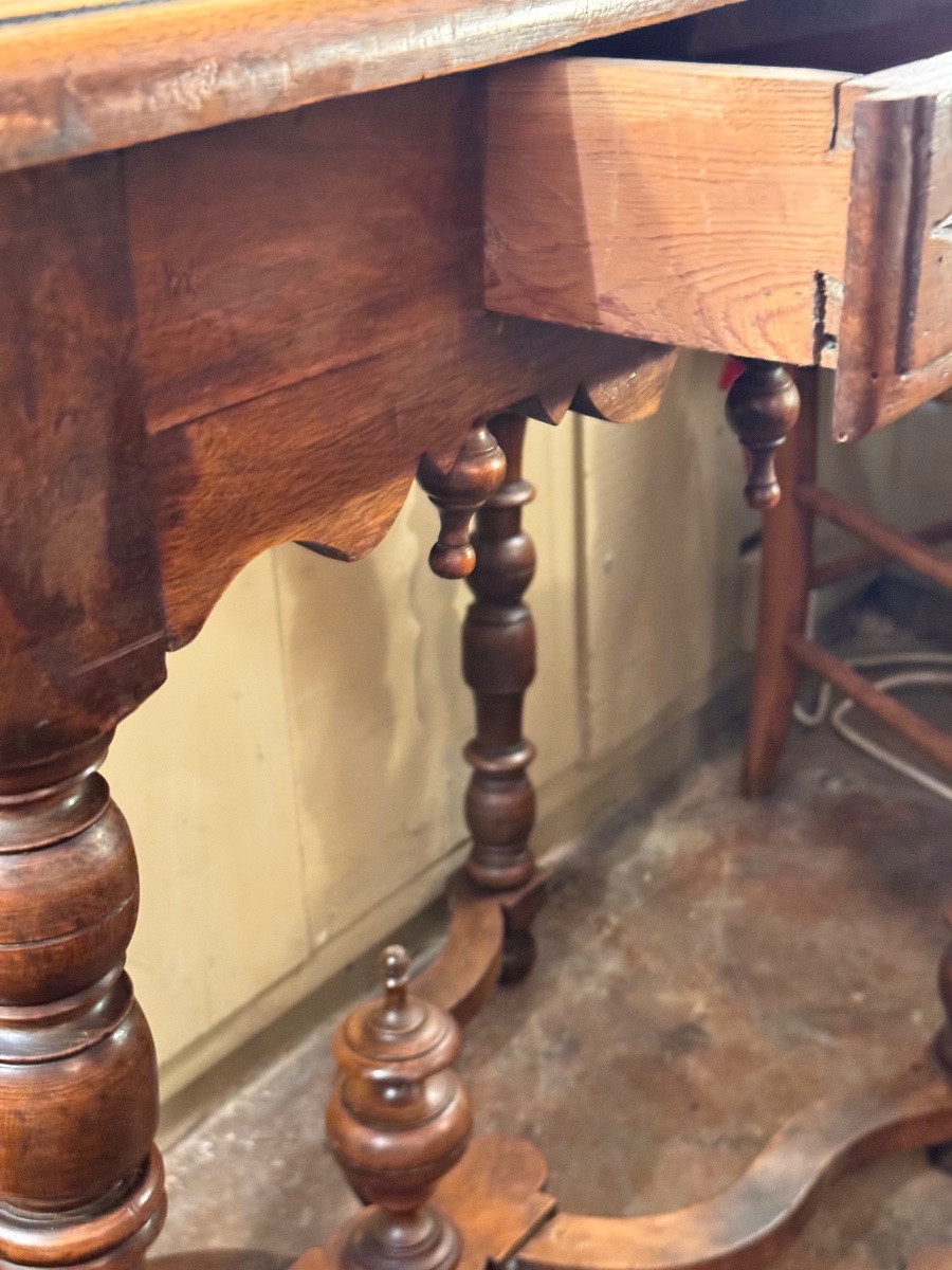 17th-century Walnut Table, Turned Base And Stretcher-photo-6