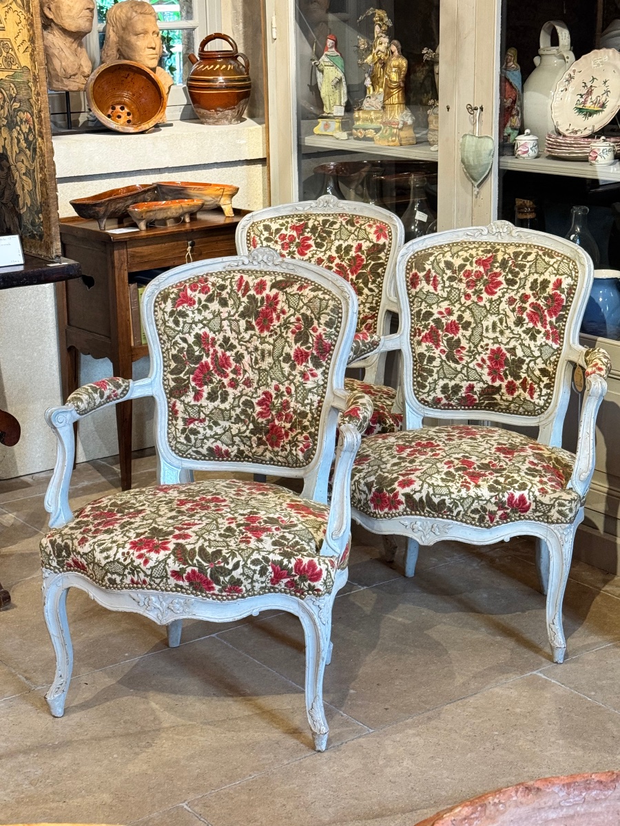 Suite Of Three Louis XV Cabriolet Armchairs-photo-2