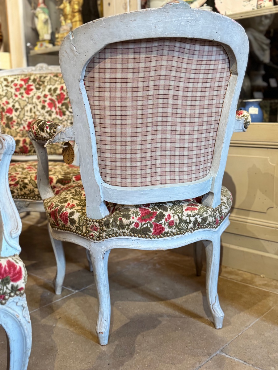 Suite Of Three Louis XV Cabriolet Armchairs-photo-7