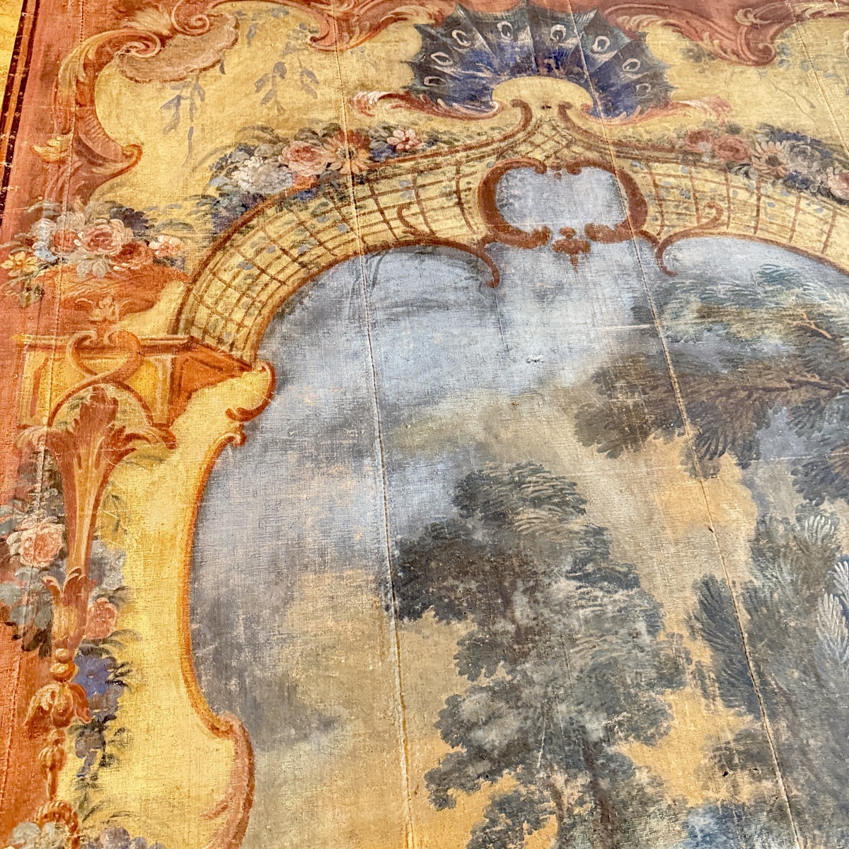 Grand panneau décoratif provençal du XVIIIᵉ siècle – Scène galante dans un paysage champêtre-photo-1