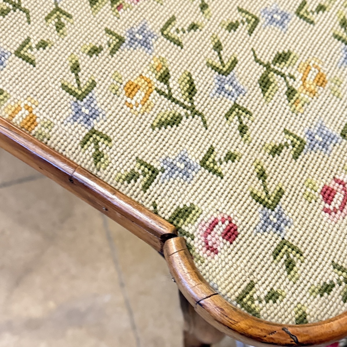 Louis XV-period Walnut Game Table, 18th Century, With A Tabletop Covered In Petit Point Tapestry-photo-3