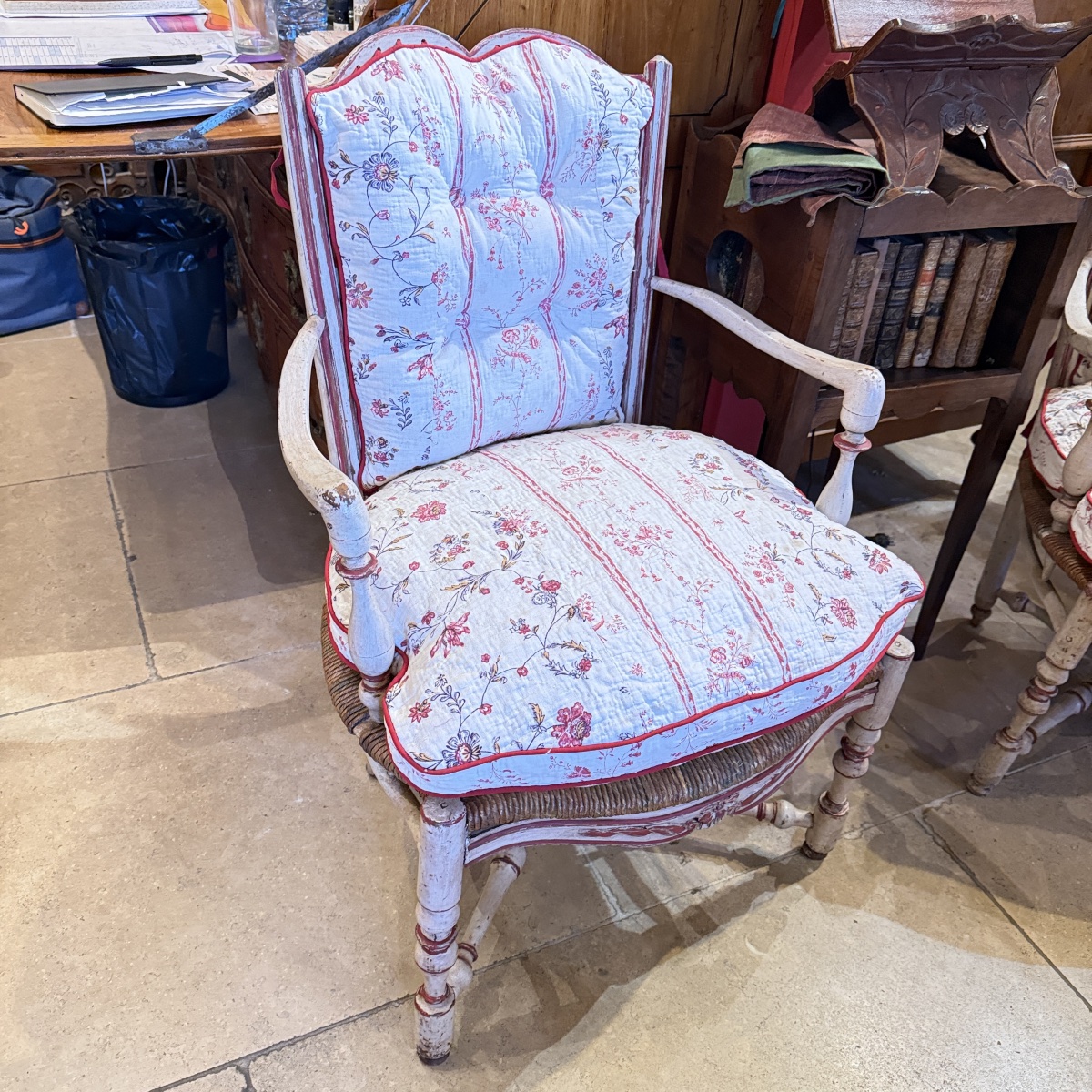 Paire de fauteuils provençaux en hêtre laqué – Époque XVIIIᵉ siècle-photo-2